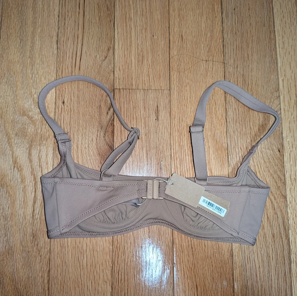 NWT SKIMS SCULPTING SWIM RUCHED UNDERWIRE LINED TOP IN SIENNA